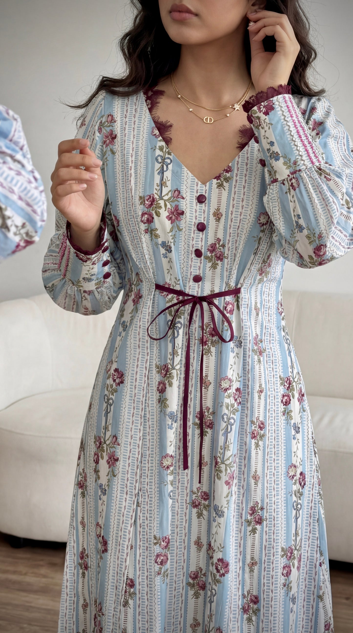 جلابيه مع دانتيل وشك