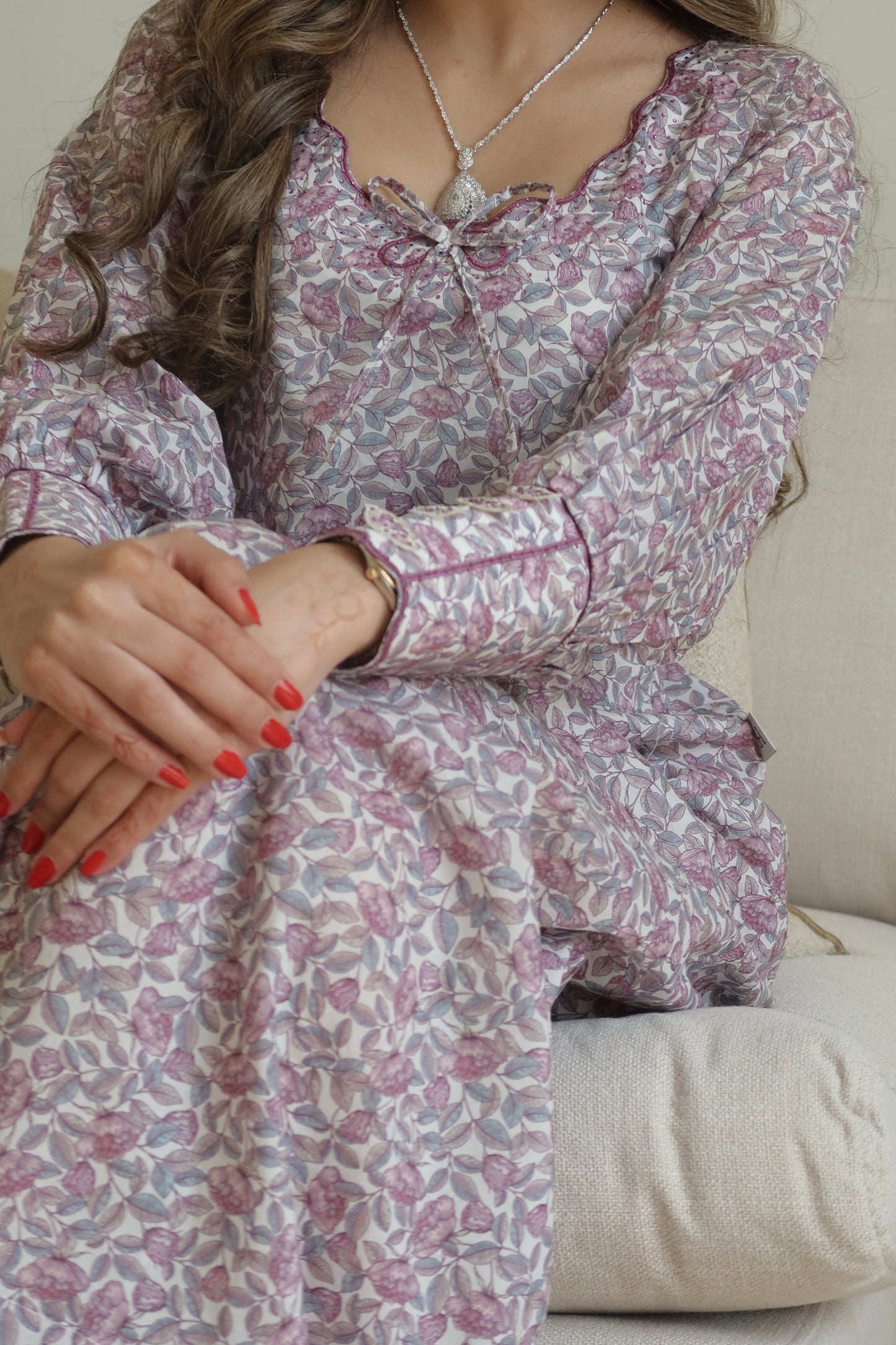 جلابيه بزهور بنفسجيه